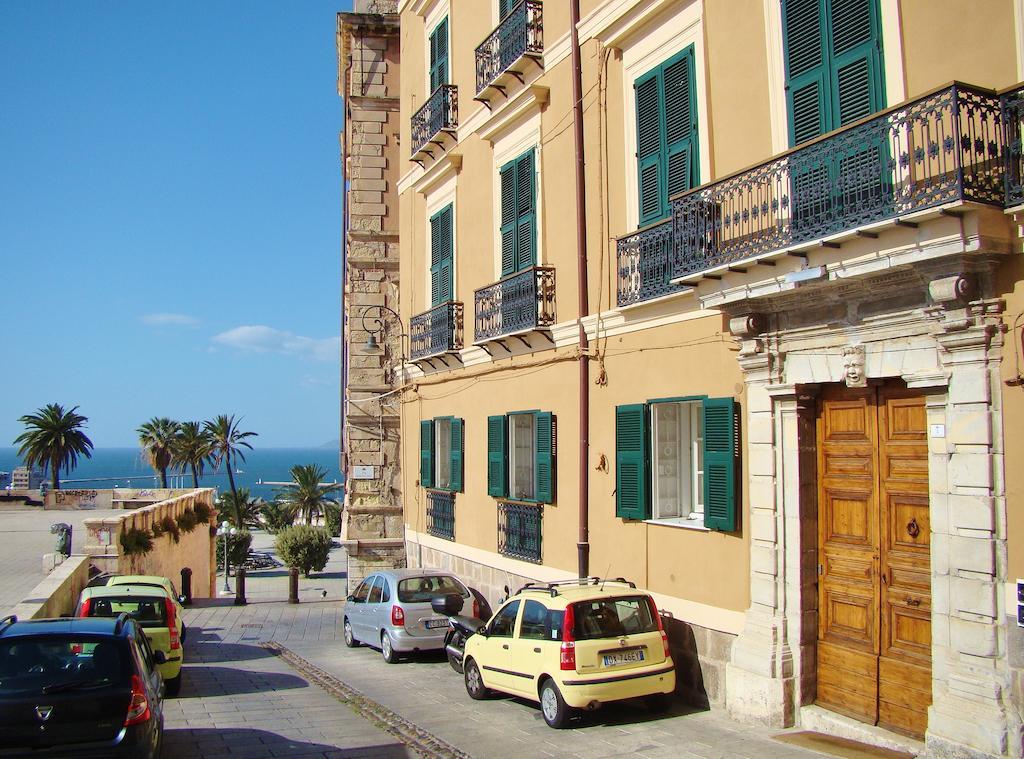 Residenze Palazzo Pes Apartman Cagliari Szoba fotó